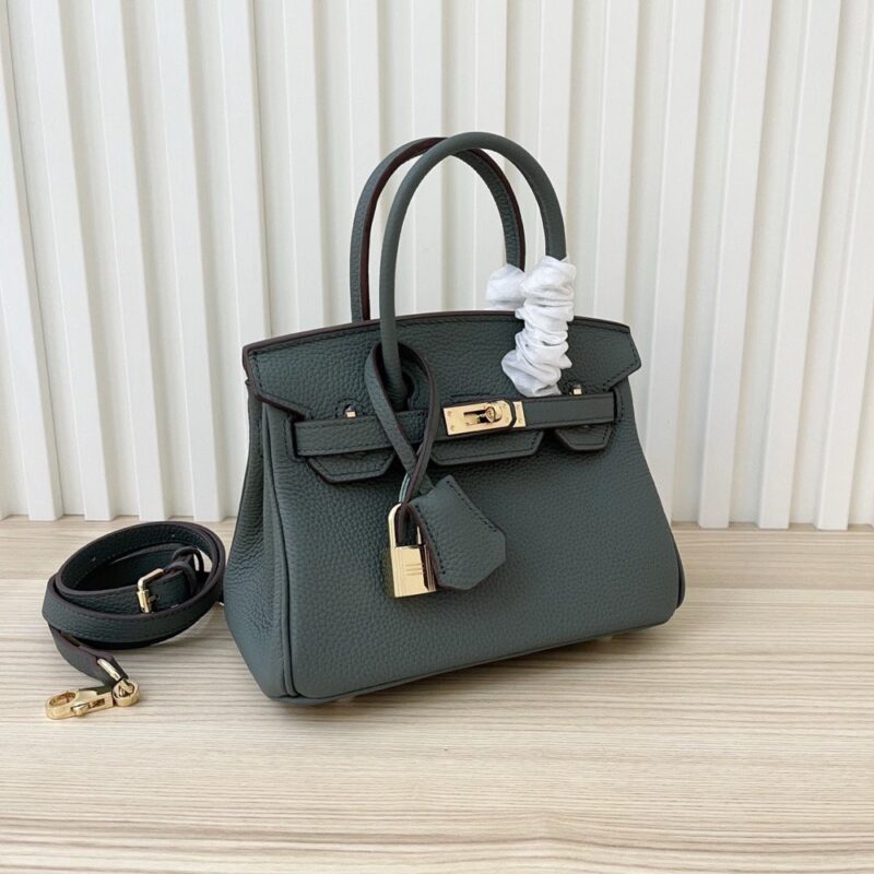 【AT3582】Hermes エルメスのクラシックなハンドバッグ。高級な深緑色とゴールドのボタン。