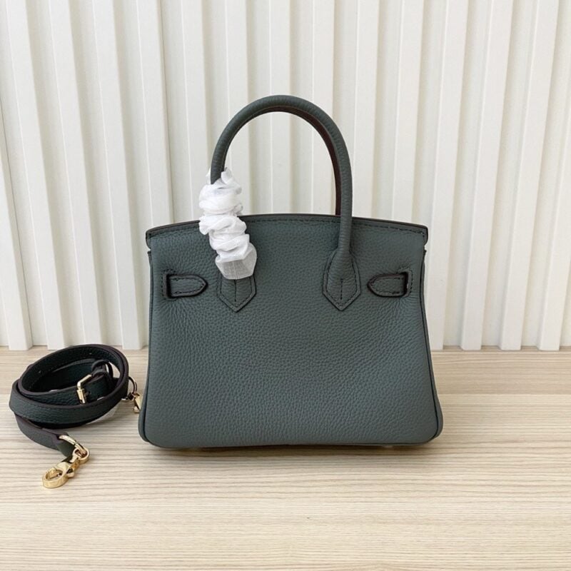【AT3582】Hermes エルメスのクラシックなハンドバッグ。高級な深緑色とゴールドのボタン。