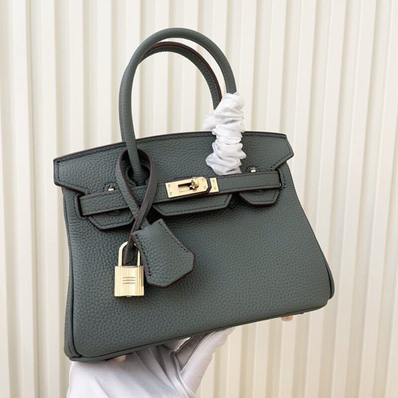 【AT3582】Hermes エルメスのクラシックなハンドバッグ。高級な深緑色とゴールドのボタン。