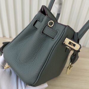【AT3582】Hermes エルメスのクラシックなハンドバッグ。高級な深緑色とゴールドのボタン。
