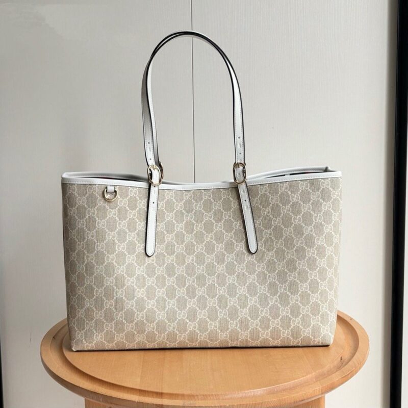 【AT3587】GucciのクラシックGGキャンバス大容量トートバッグは、軽Luxで使いやすいデザインです。
