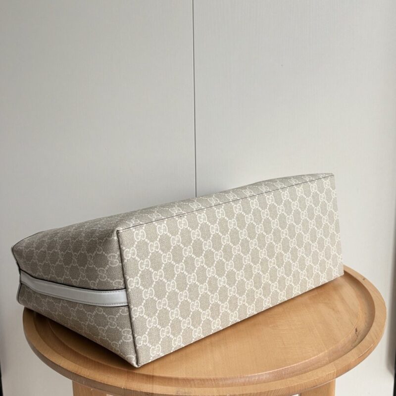 【AT3587】GucciのクラシックGGキャンバス大容量トートバッグは、軽Luxで使いやすいデザインです。