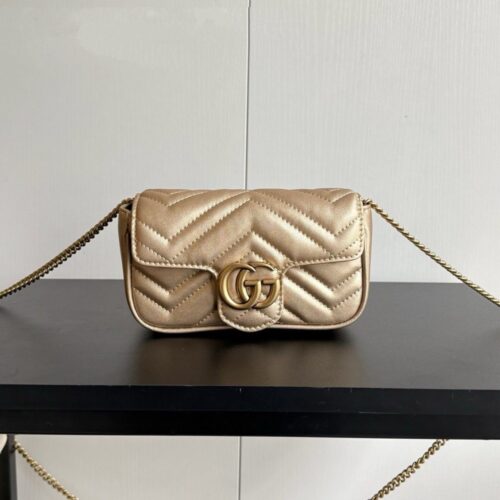 【AT3597】Gucci  ヴィンテージ チェーン付きバッグ - クラシックなダイヤモンド柄デザイン