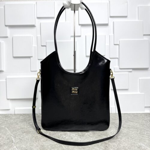 【AT3617】🖤👜✨ Miu Miuのファッションクラシック：黒いパテントレザートートバッグ - エレガントでモダンな完璧な融合