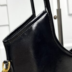 【AT3617】🖤👜✨ Miu Miuのファッションクラシック：黒いパテントレザートートバッグ - エレガントでモダンな完璧な融合