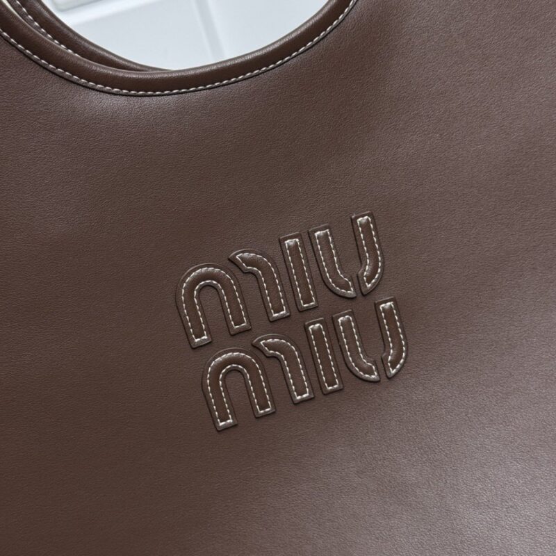 【AT3618】🍫👜 Miu Miuエレガントなブラウンレザートートバッグ-ファッションと実用性の完璧な融合