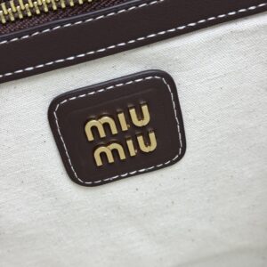 【AT3618】🍫👜 Miu Miuエレガントなブラウンレザートートバッグ-ファッションと実用性の完璧な融合