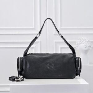 【AT3619】Miu Miuのクラシックな黒のレザーショルダーバッグ