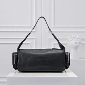 【AT3619】Miu Miuのクラシックな黒のレザーショルダーバッグ