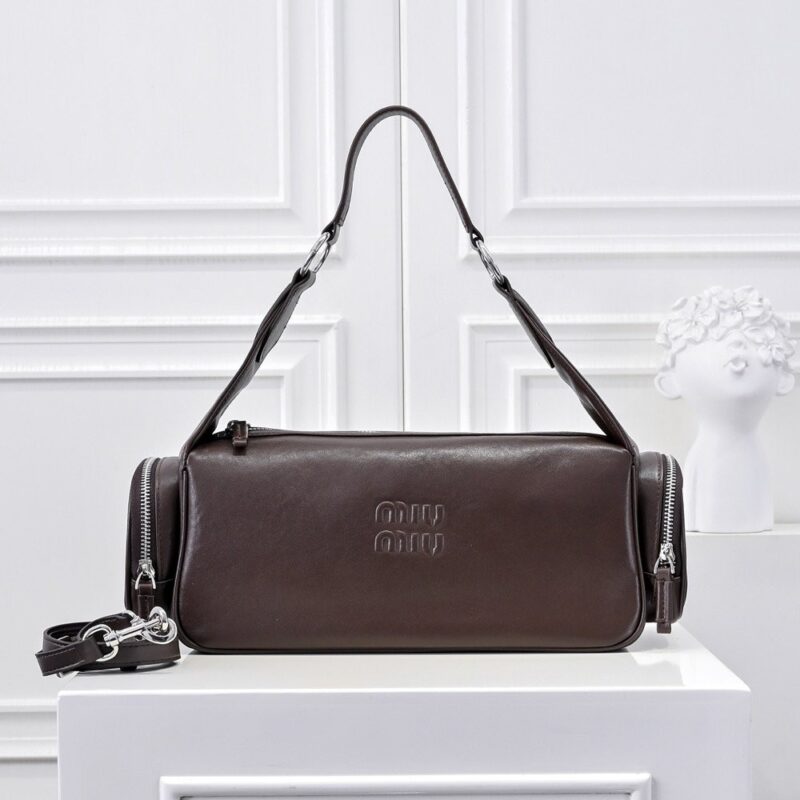 【AT3620】Miu Miu の贅沢なシンプルなレザーショルダーバッグ