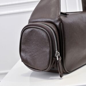 【AT3620】Miu Miu の贅沢なシンプルなレザーショルダーバッグ