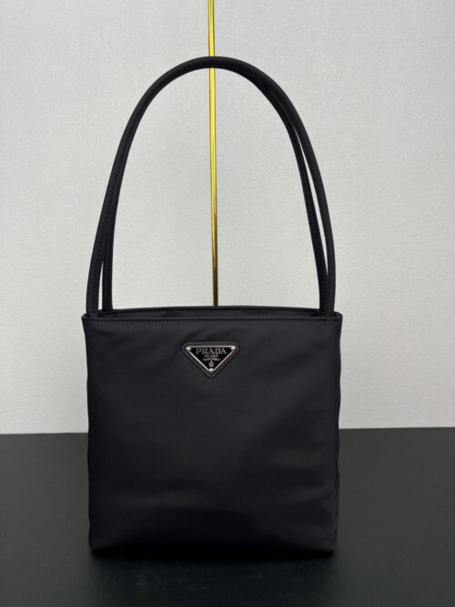 【AT3622】Prada プラダのクラシックナイロントートバッグ✨ おしゃれで使いやすく、控えめな高級感！🖤