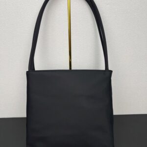 【AT3622】Prada プラダのクラシックナイロントートバッグ✨ おしゃれで使いやすく、控えめな高級感！🖤