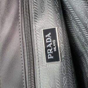 【AT3622】Prada プラダのクラシックナイロントートバッグ✨ おしゃれで使いやすく、控えめな高級感！🖤