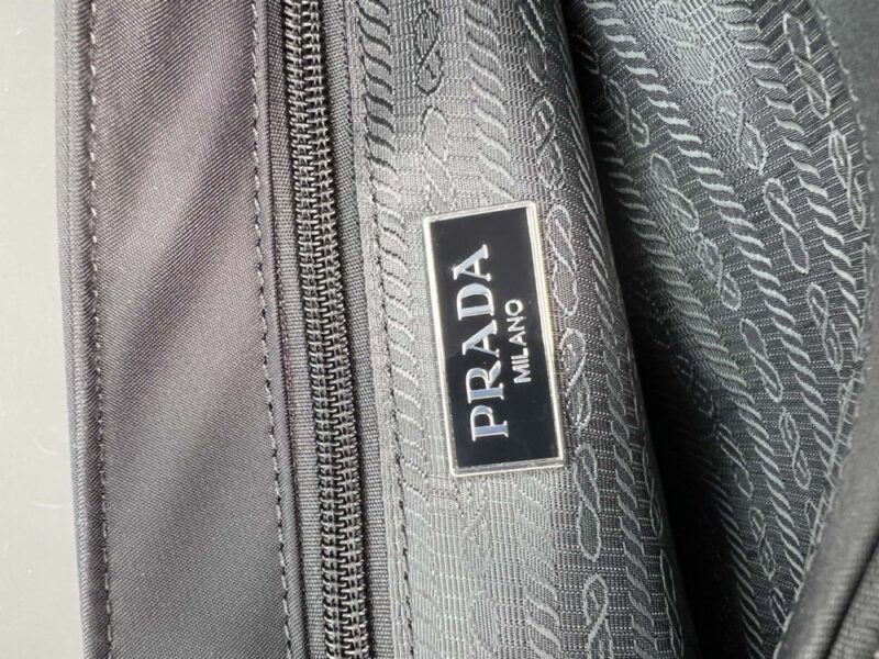 【AT3622】Prada プラダのクラシックナイロントートバッグ✨ おしゃれで使いやすく、控えめな高級感！🖤
