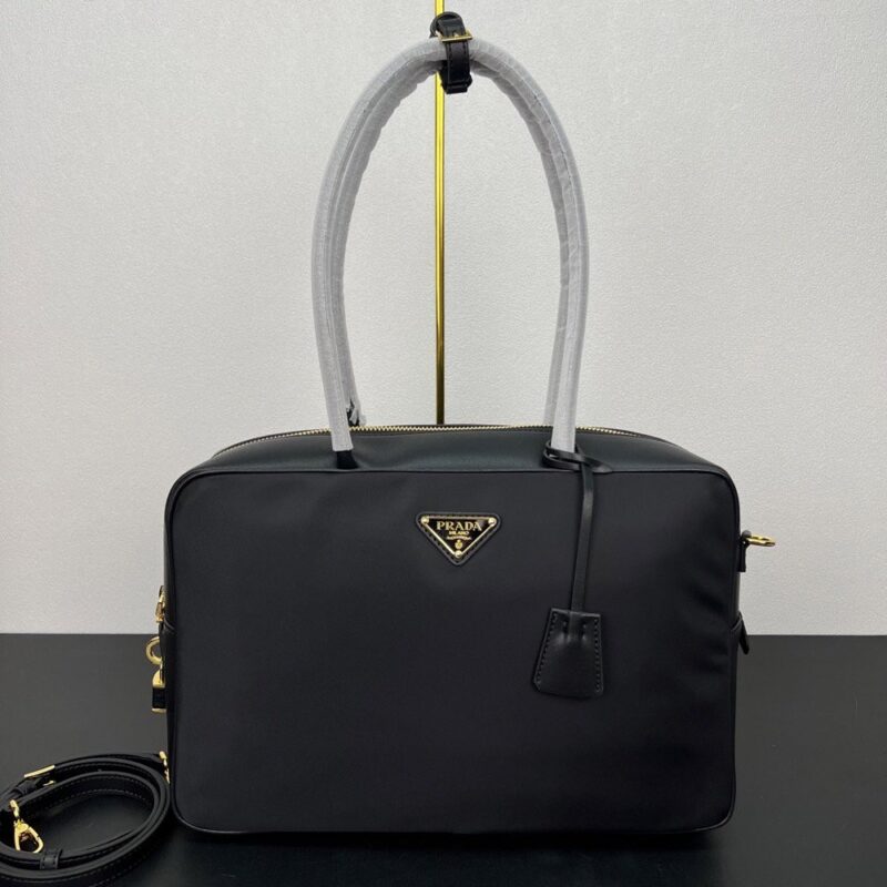 【AT3623】Pradaのクラシックな黒のハンドバッグ | 控えめな贅沢、究極のエレガンス 🖤