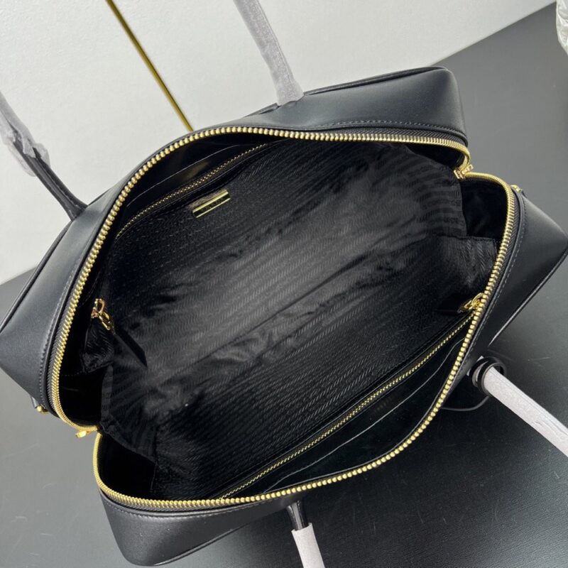 【AT3623】Pradaのクラシックな黒のハンドバッグ | 控えめな贅沢、究極のエレガンス 🖤
