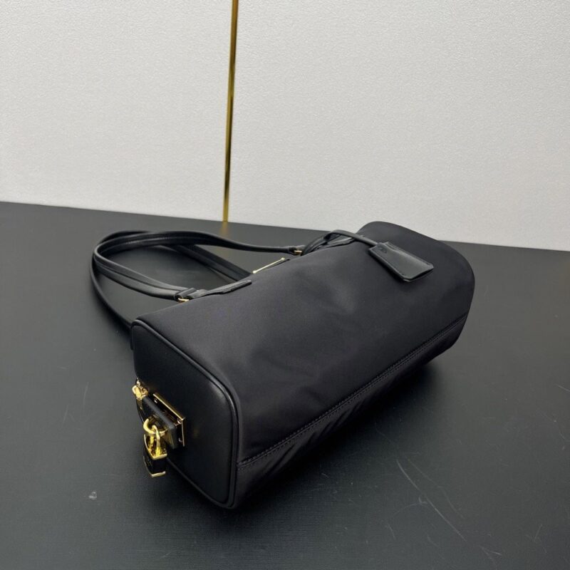 【AT3624】Prada プラダの定番黒色ナイロンハンドバッグ