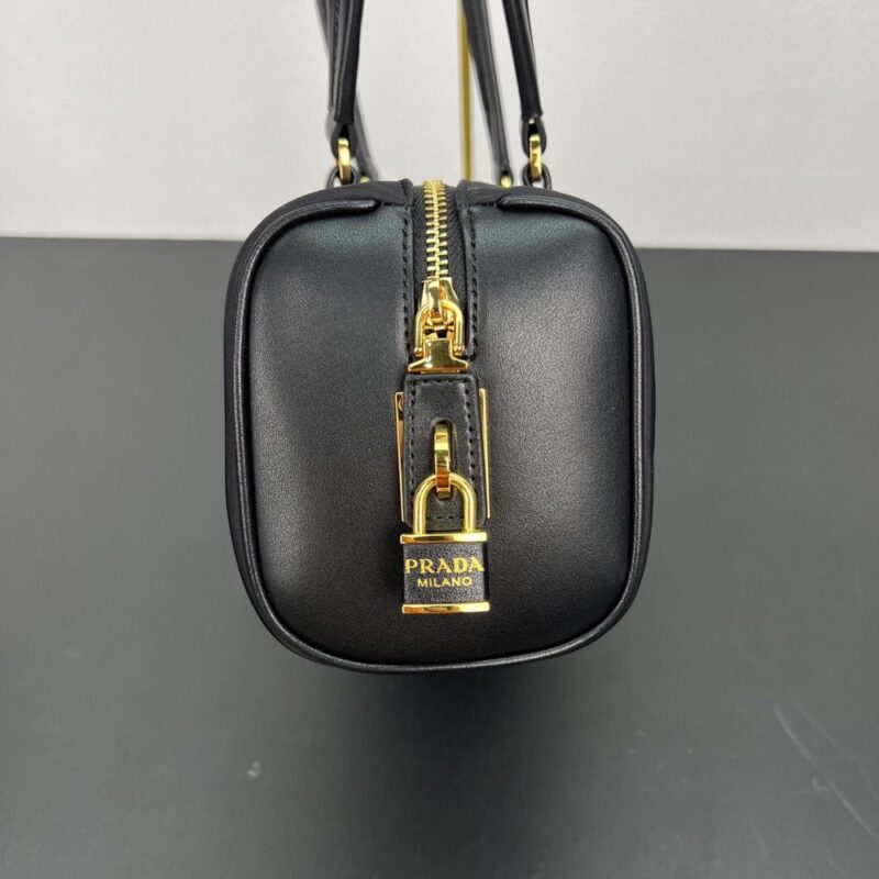 【AT3624】Prada プラダの定番黒色ナイロンハンドバッグ