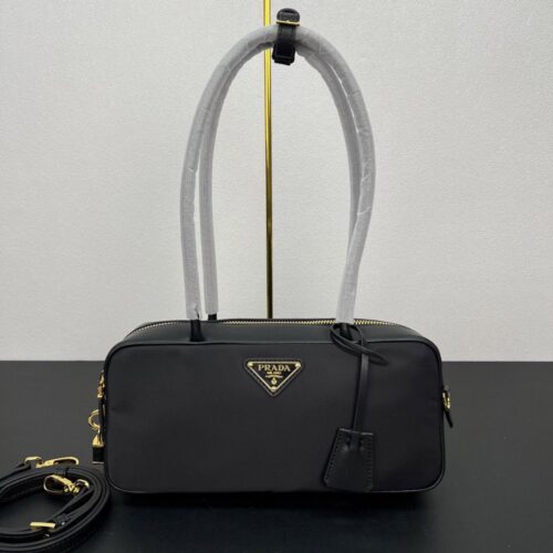 【AT3625】Prada プラダのクラシックな黒のハンドバッグ| ヴィンテージとエレガントさが共存しています✨
