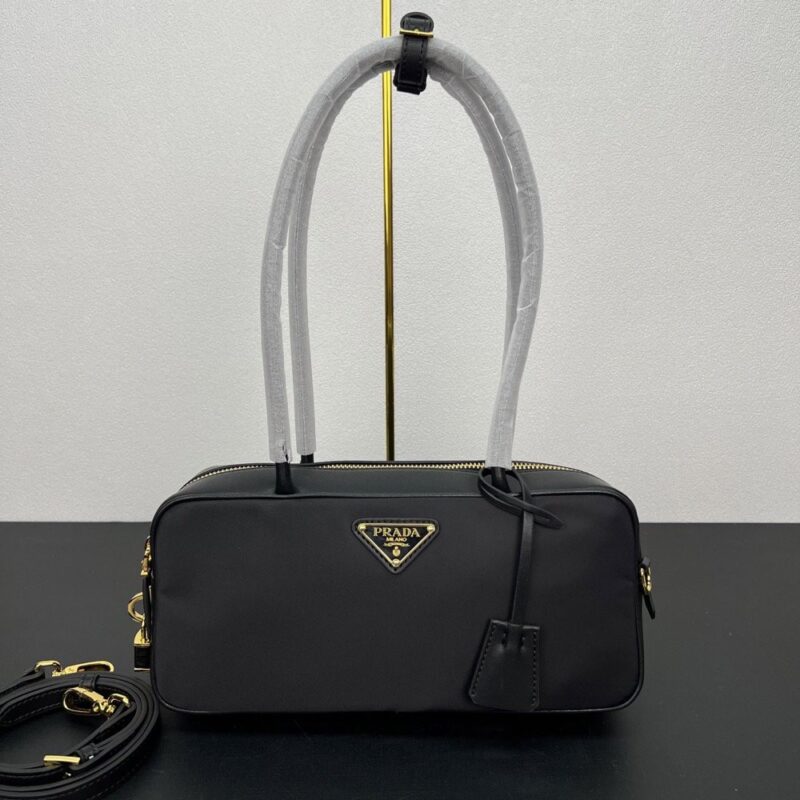 【AT3625】Prada プラダのクラシックな黒のハンドバッグ| ヴィンテージとエレガントさが共存しています✨