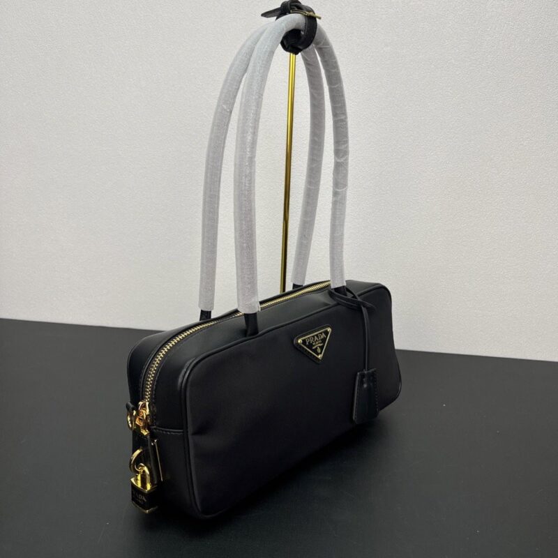 【AT3625】Prada プラダのクラシックな黒のハンドバッグ| ヴィンテージとエレガントさが共存しています✨