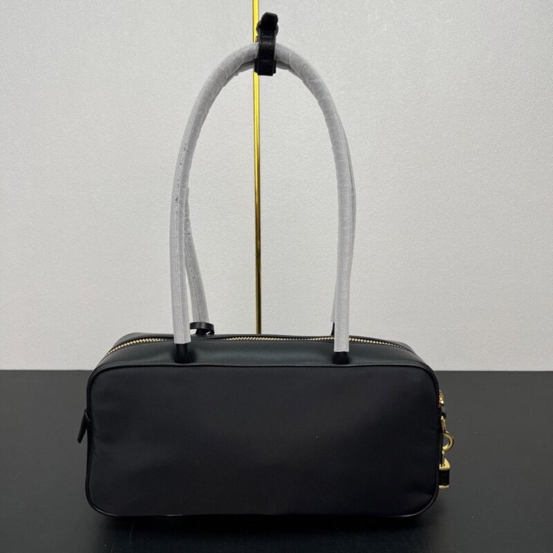 【AT3625】Prada プラダのクラシックな黒のハンドバッグ| ヴィンテージとエレガントさが共存しています✨