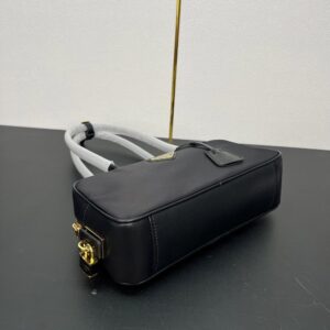 【AT3625】Prada プラダのクラシックな黒のハンドバッグ| ヴィンテージとエレガントさが共存しています✨