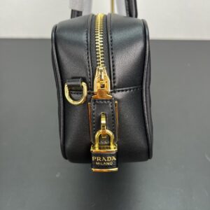 【AT3625】Prada プラダのクラシックな黒のハンドバッグ| ヴィンテージとエレガントさが共存しています✨