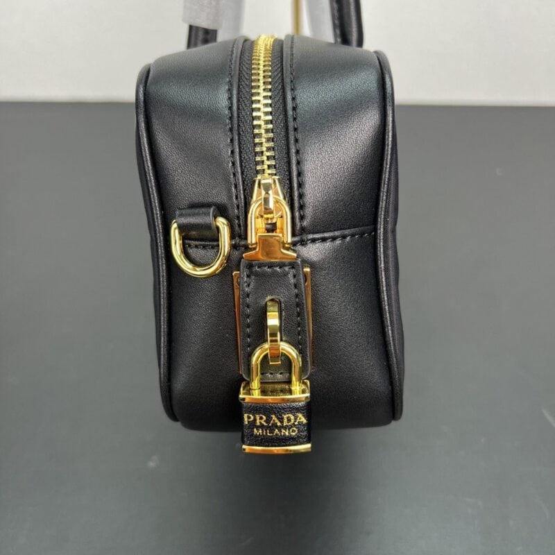 【AT3625】Prada プラダのクラシックな黒のハンドバッグ| ヴィンテージとエレガントさが共存しています✨