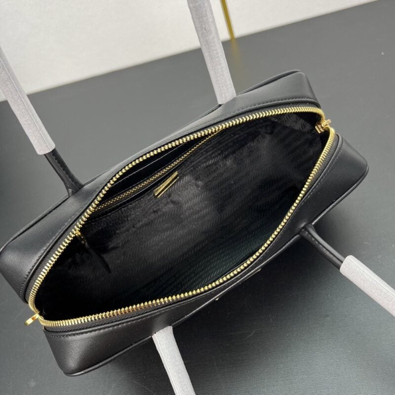 【AT3625】Prada プラダのクラシックな黒のハンドバッグ| ヴィンテージとエレガントさが共存しています✨