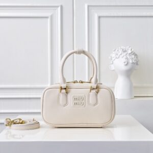 【AT3629】🎀 Miu Miu クラシックでレトロなミニトートバッグ 🎀