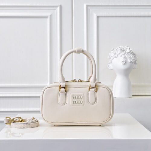 【AT3629】🎀 Miu Miu クラシックでレトロなミニトートバッグ 🎀