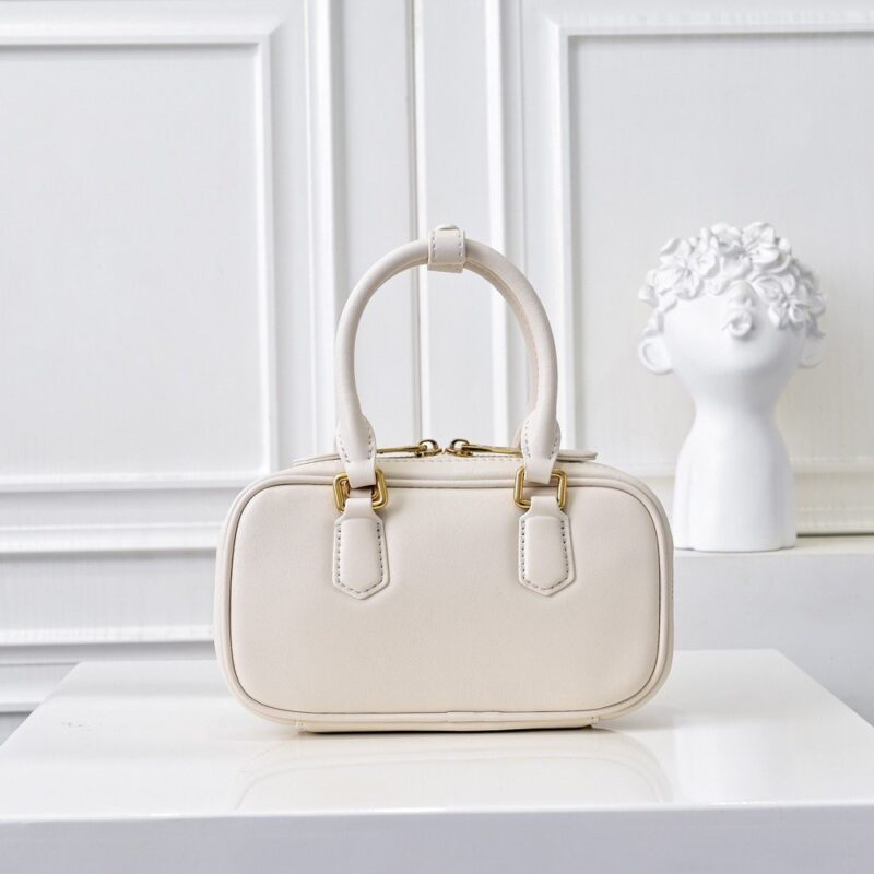 【AT3629】🎀 Miu Miu クラシックでレトロなミニトートバッグ 🎀