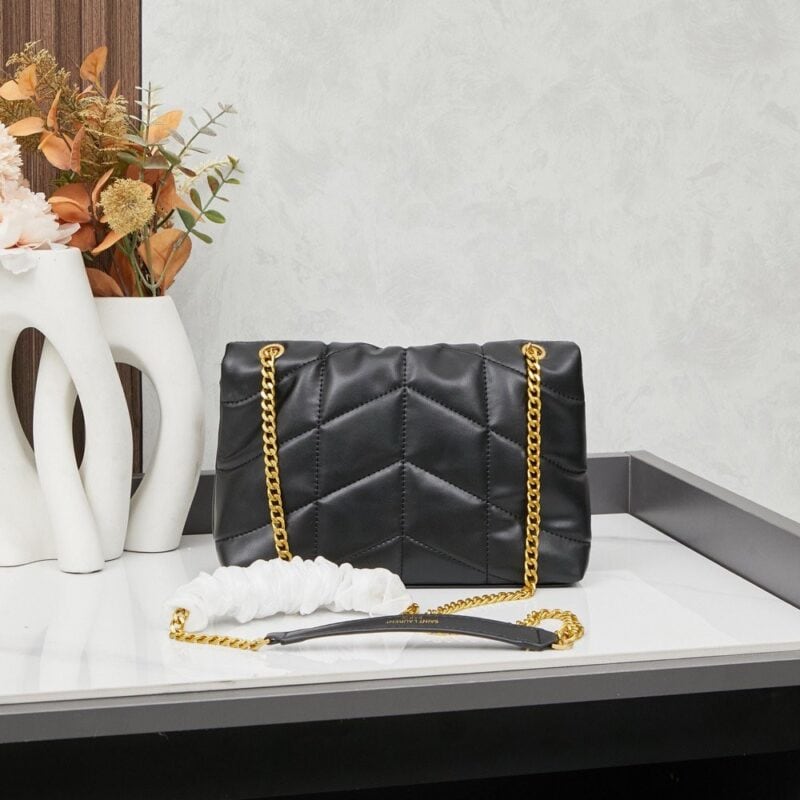 【AT3647】YSL セントローランのLoulou Puffyクラシックチェーンバッグ