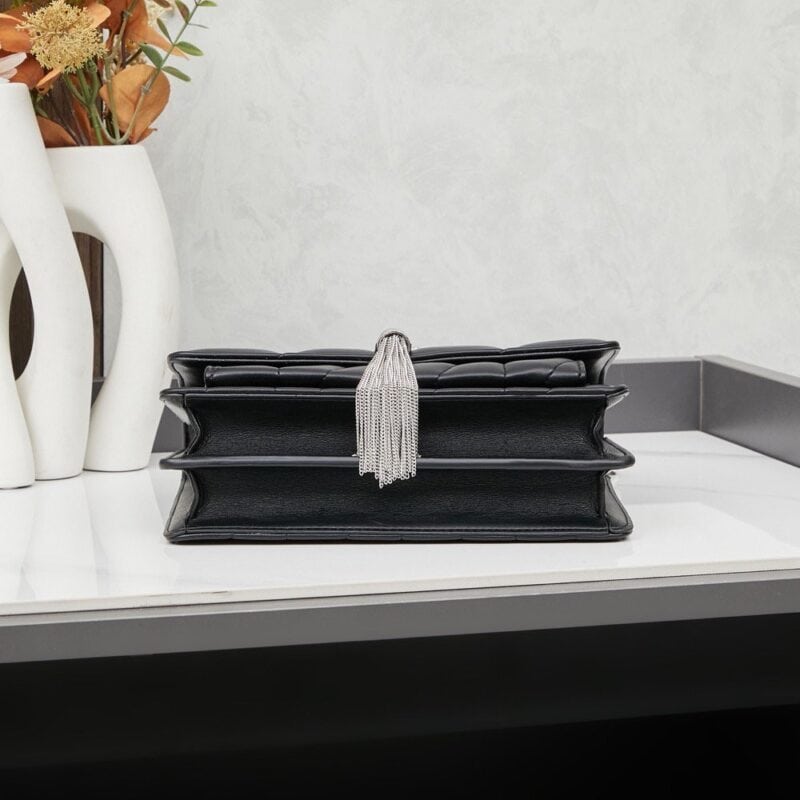 【AT3652】YSL Saint Laurentの贅沢なV字型ダイヤ柄チェーンバッグ - クラシックな銀のバックル ✨