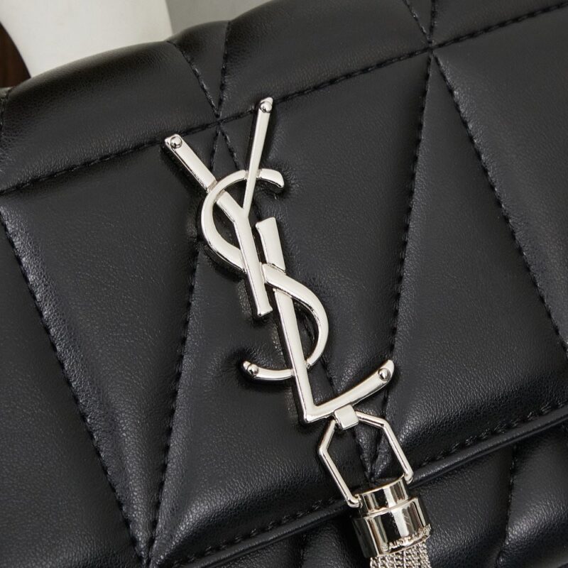 【AT3652】YSL Saint Laurentの贅沢なV字型ダイヤ柄チェーンバッグ - クラシックな銀のバックル ✨