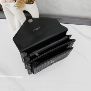 【AT3655】YSL サンローランパリのVickyブラックダイヤモンドチェーンバッグ✨