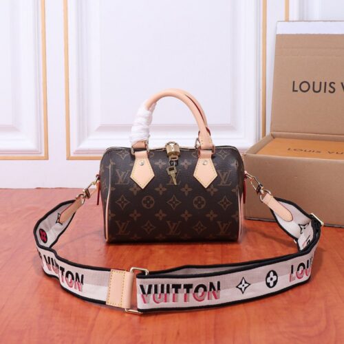 【AT3662】Louis Vuitton ルイ・ヴィトンのクラシックなモノグラム柄のスピーディーハンドバッグ 🎀