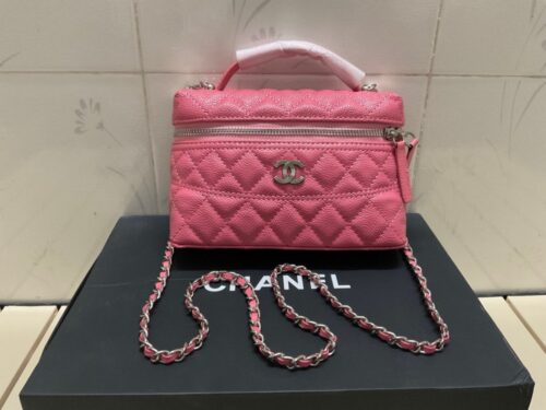 【AT3667】✨Chanelの定番クラシックキルティングボックスバッグ、ピンクのチェーンバッグ✨