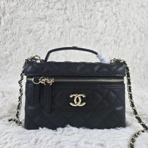 【AT3672】Chanel シャネルのクラシックなダイヤ柄のスクエアバッグ - ブラックゴールドボタン✨