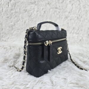【AT3672】Chanel シャネルのクラシックなダイヤ柄のスクエアバッグ - ブラックゴールドボタン✨