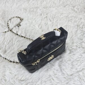 【AT3672】Chanel シャネルのクラシックなダイヤ柄のスクエアバッグ - ブラックゴールドボタン✨