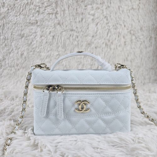 【AT3673】✨CHANELのクラシックなダイヤ柄チェーンバッグ - ピュアホワイト✨