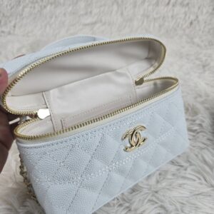 【AT3673】✨CHANELのクラシックなダイヤ柄チェーンバッグ - ピュアホワイト✨