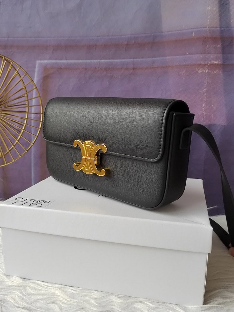 【AT3675】CELINE Triomphe ブラックカーフスキンショルダーバッグ