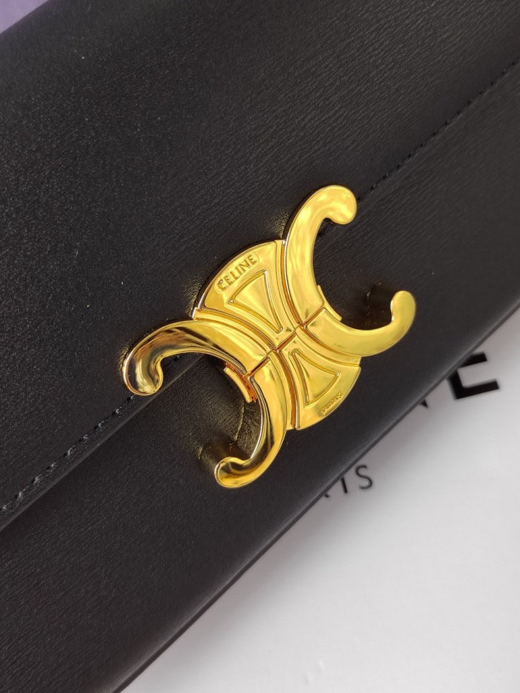 【AT3675】CELINE Triomphe ブラックカーフスキンショルダーバッグ