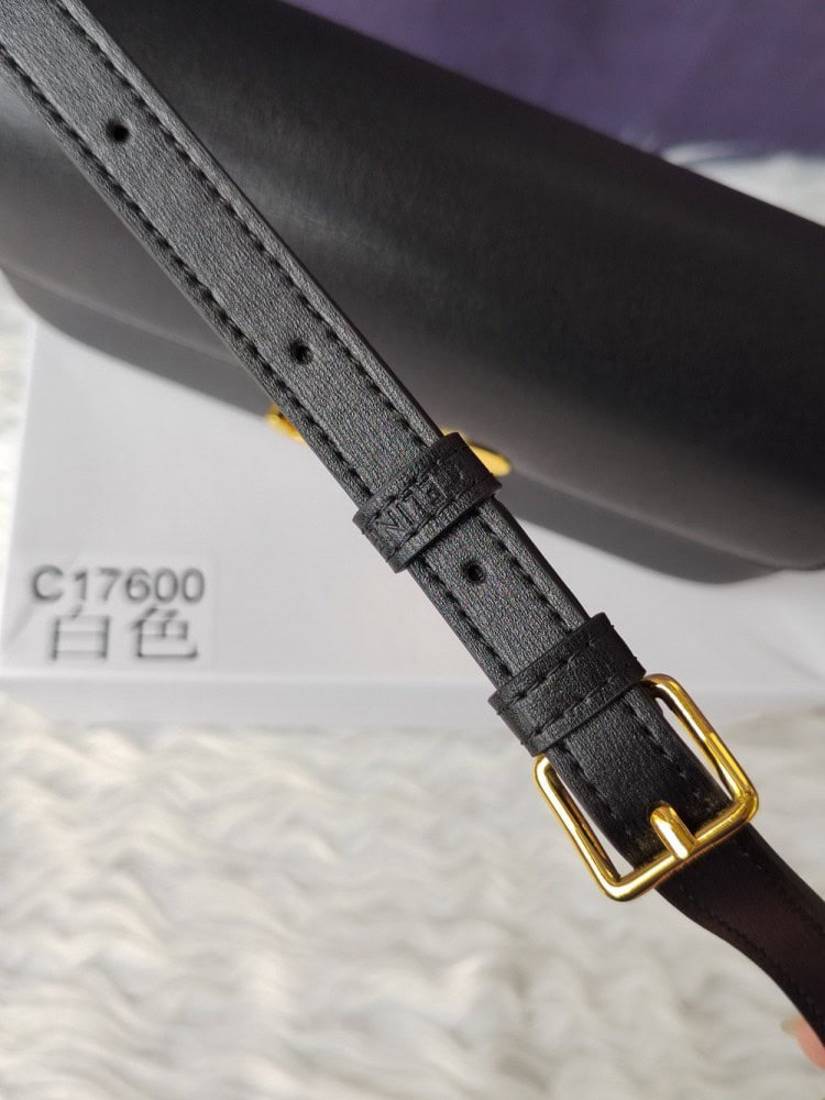 【AT3675】CELINE Triomphe ブラックカーフスキンショルダーバッグ