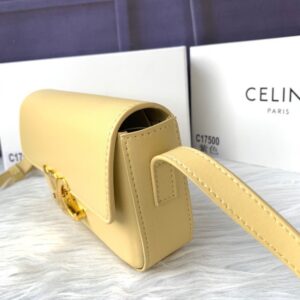【AT3677】CELINE TRIOMPHE ゴールドのCCロゴが施されたアクセントバッグ