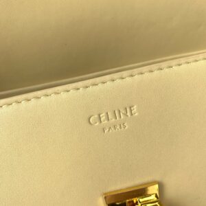 【AT3677】CELINE TRIOMPHE ゴールドのCCロゴが施されたアクセントバッグ